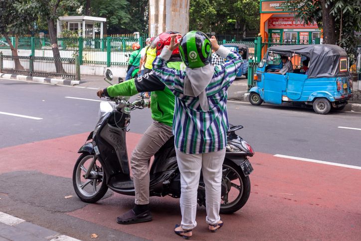 Media sosial dihebohkan dengan perempuan yang dianiaya oknum ojek pangkalan. KemenPPPA akhirnya turun tangan.