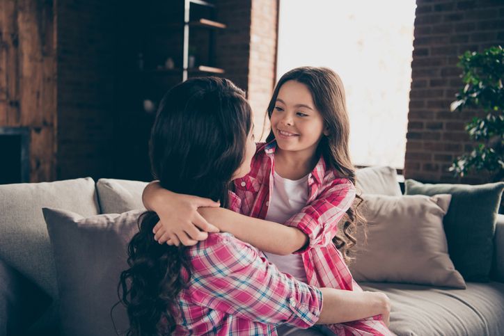Mengenal apa itu strawberry parents. Pola asuh orang tua yang selalu menuruti keinginan anak. Simak penjelasannya.