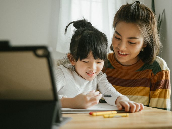 Perkembangan individu adalah hasil interaksi nature (genetik) dan nurture (lingkungan). Dukungan lingkungan yang positif membantu mengoptimalkan potensi bawaan setiap anak secara maksimal.