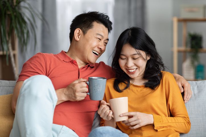 Pakar ungkap lima mitos tentang love language yang masih banyak dipercaya. Termasuk setiap pasangan memiliki bahasa cinta yang sama.