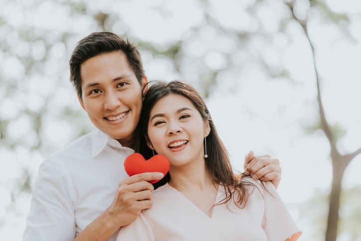 Ada 10 alasan mengapa perempuan ekstrovert bisa jadi istri yang baik untuk pasangannya, termasuk memberikan dukungan emosional