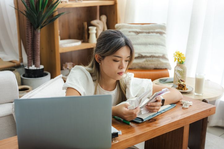 Viral di media sosial gaji Gen Z habis dipakai buat jajan. Ini tips mengelola keuangan untuk Gen Z, simak penjelasan lengkapnya!