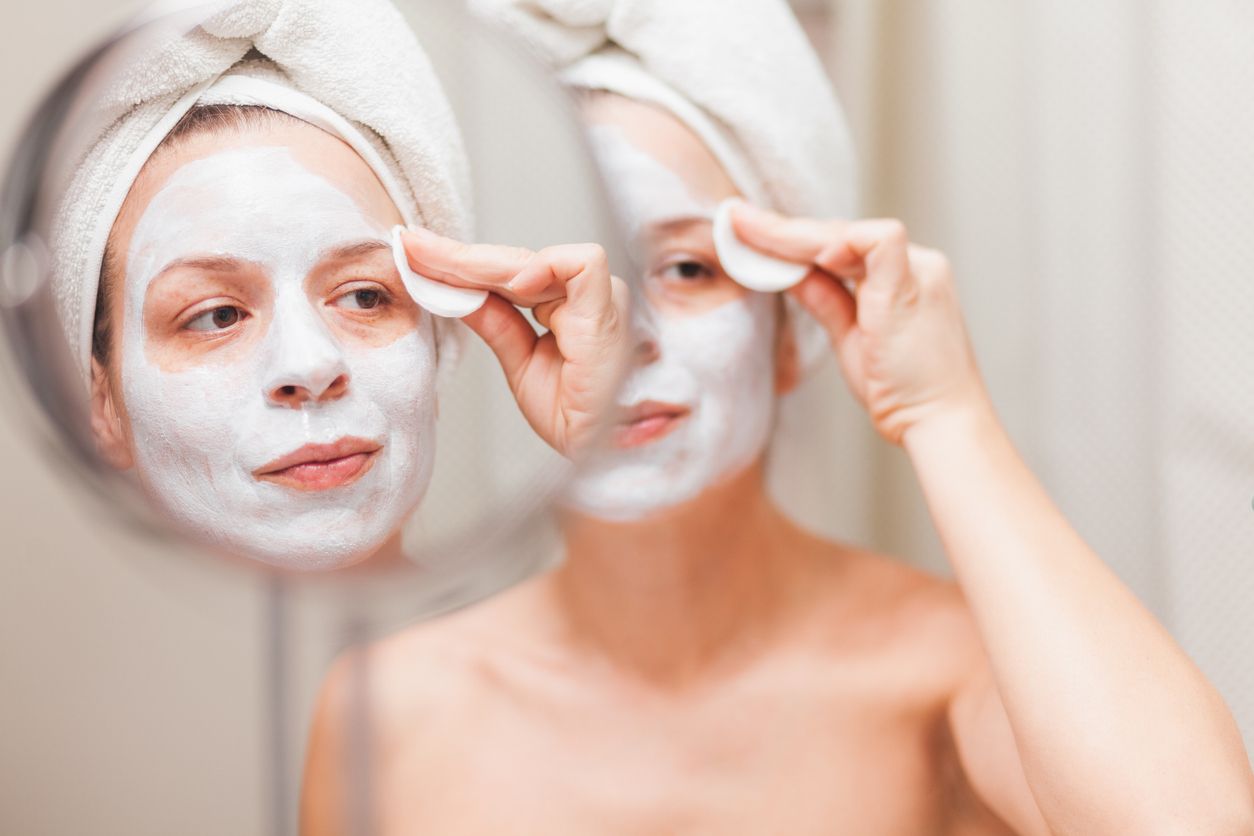 Viral di TikTok masker yogurt mentah. Tapi ternyata dokter tidak sarankan untuk langsung dipakai di kulit. Ini rekomendasi body care dengan yogurt.