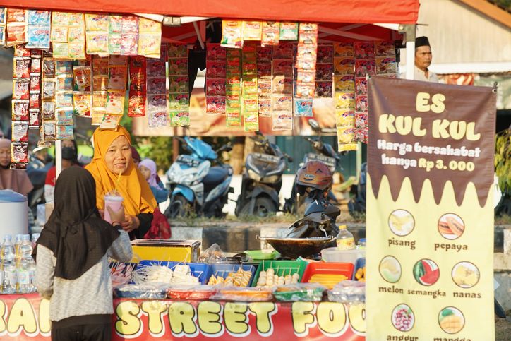 Lima hal yang perlu dipersiapkan ibu rumah tangga saat akan berjualan takjil Ramadan. Termasuk menentukan harga pasar.