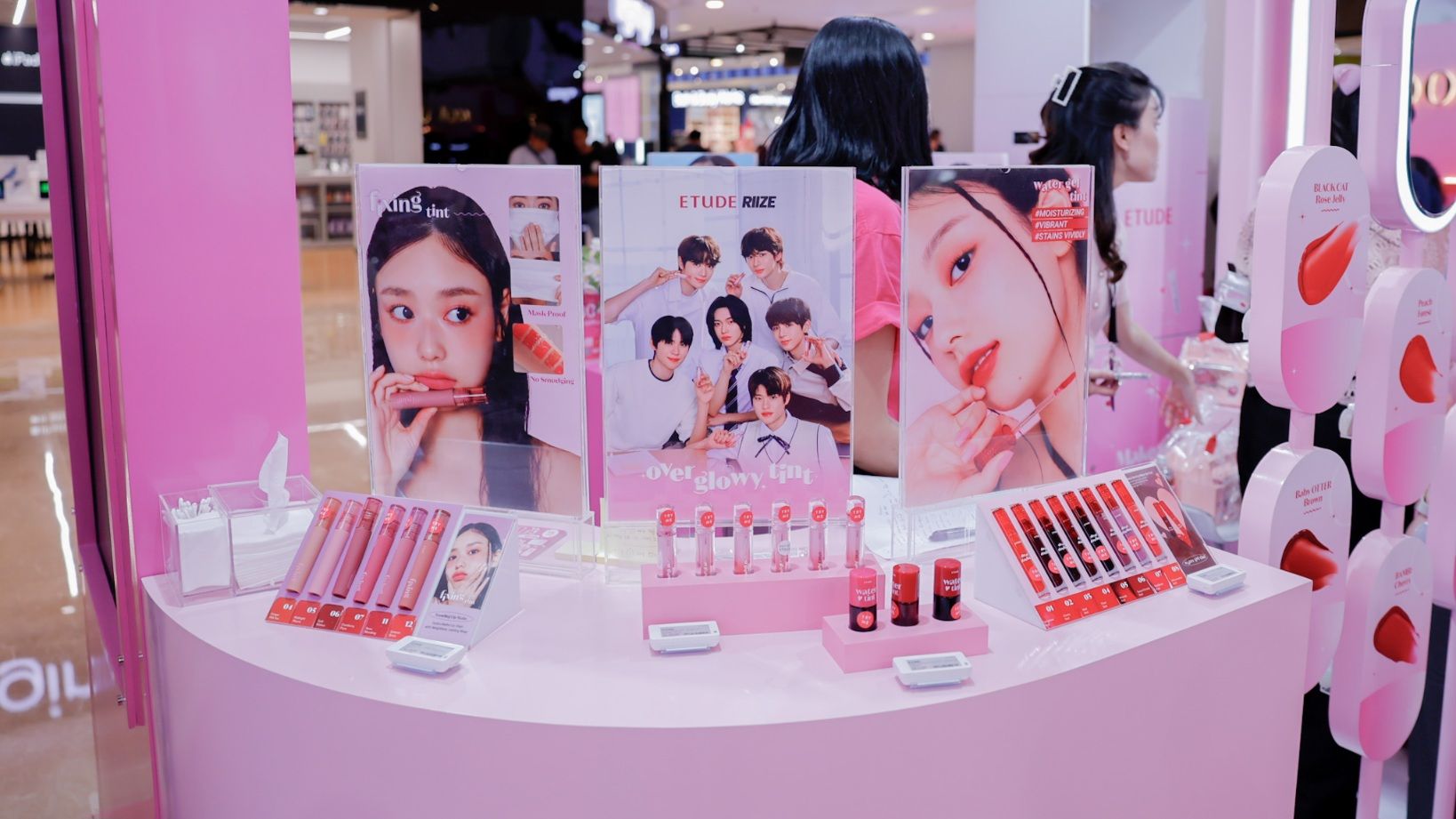 Untuk memiliki lip tint legendaris ETUDE enggak perlu jastip lagi.  Kini produk makeup brand Korea ini sudah tersedia di Sociolla.
