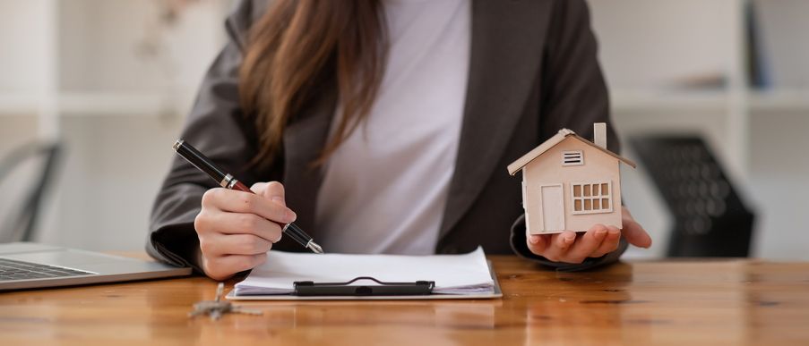 Begini mendorong perempuan agar berani ambil kendali masa depan finansial dengan melakukan investasi properti.