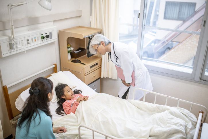 Saat perasaan berkecamuk, ini yang bisa dilakukan orang tua ketika anak terdiagnosis kanker. Apa saja?