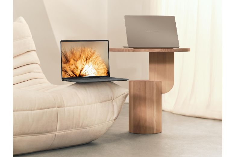 Di dunia ultrabook, ASUS Zenbook A14 UX3407 dan Apple MacBook M3 Air selalu dibanding-bandingkan. Lalu, apa saja perbedannya?