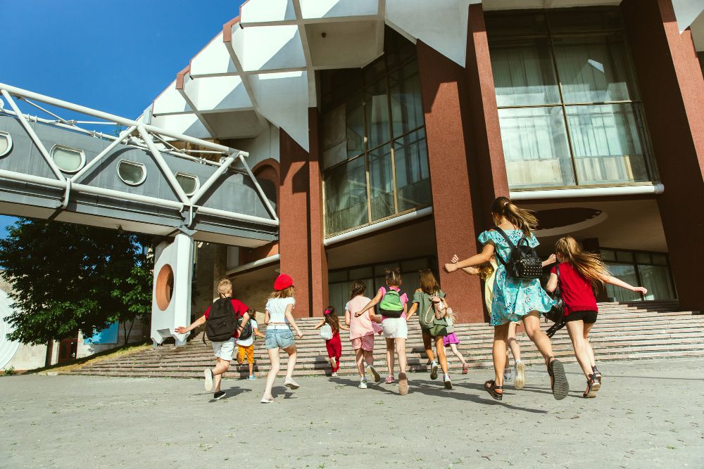 Pentingnya berkunjung ke museum bagi anak-anak. Simak apa saja manfaatnya jika anak berkunjung ke museum!