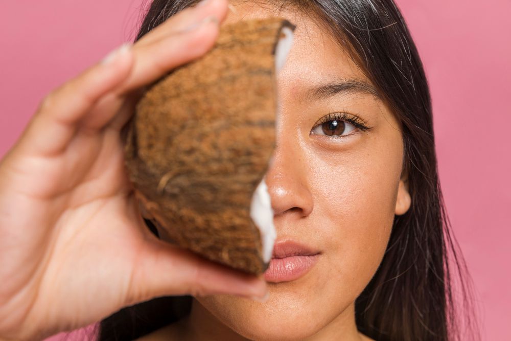 Perempuan perlu tahu, begini cara mengatasi kulit kering akibar kurang cairan selama puasa. Kuncinya pada makanan yang kamu konsumsi!