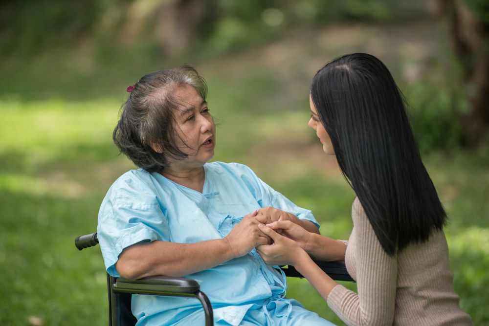 Stres, alami gangguan kesehatan, lelah, kewalahan, dan lain-lain hingga nyaris putus asa. Begini sulitnya menjadi caregiver lansia dengan demensia.