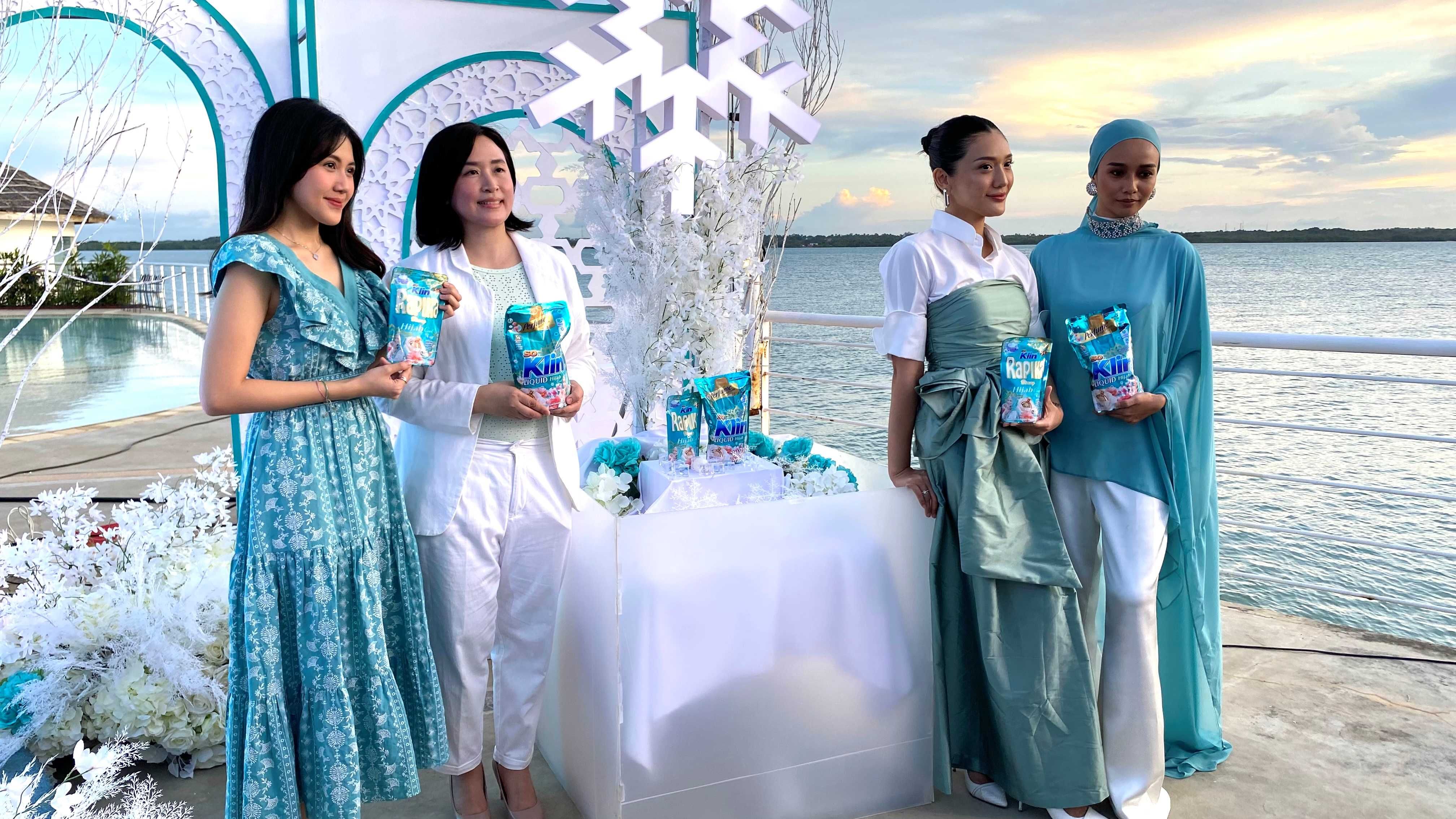 SoKlin memperkenalkan inovasi produk terbaru SoKlin Liquid dan SoKlin Rapika Hijab Cool agar pakaian tetap wangi, rapi dan nyaman dipakai seharian.