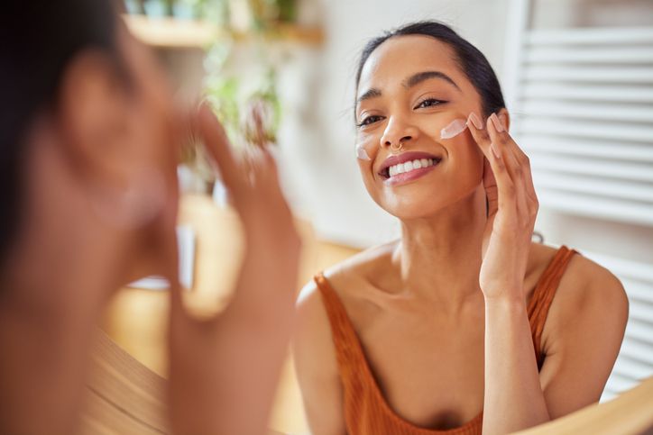 Untuk mencerahkan kulit kusam, kata ahli ada beberapa bahan aktif yang bisa digunakan dalam skincare.
