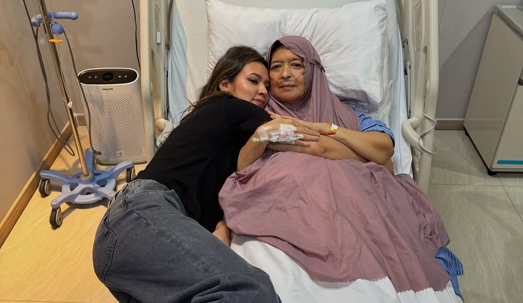Seperti Raisa, ini peran anak perempuan sebagai caregiver ibu pengidap kanker. Termasuk memberikan dukungan emosional.