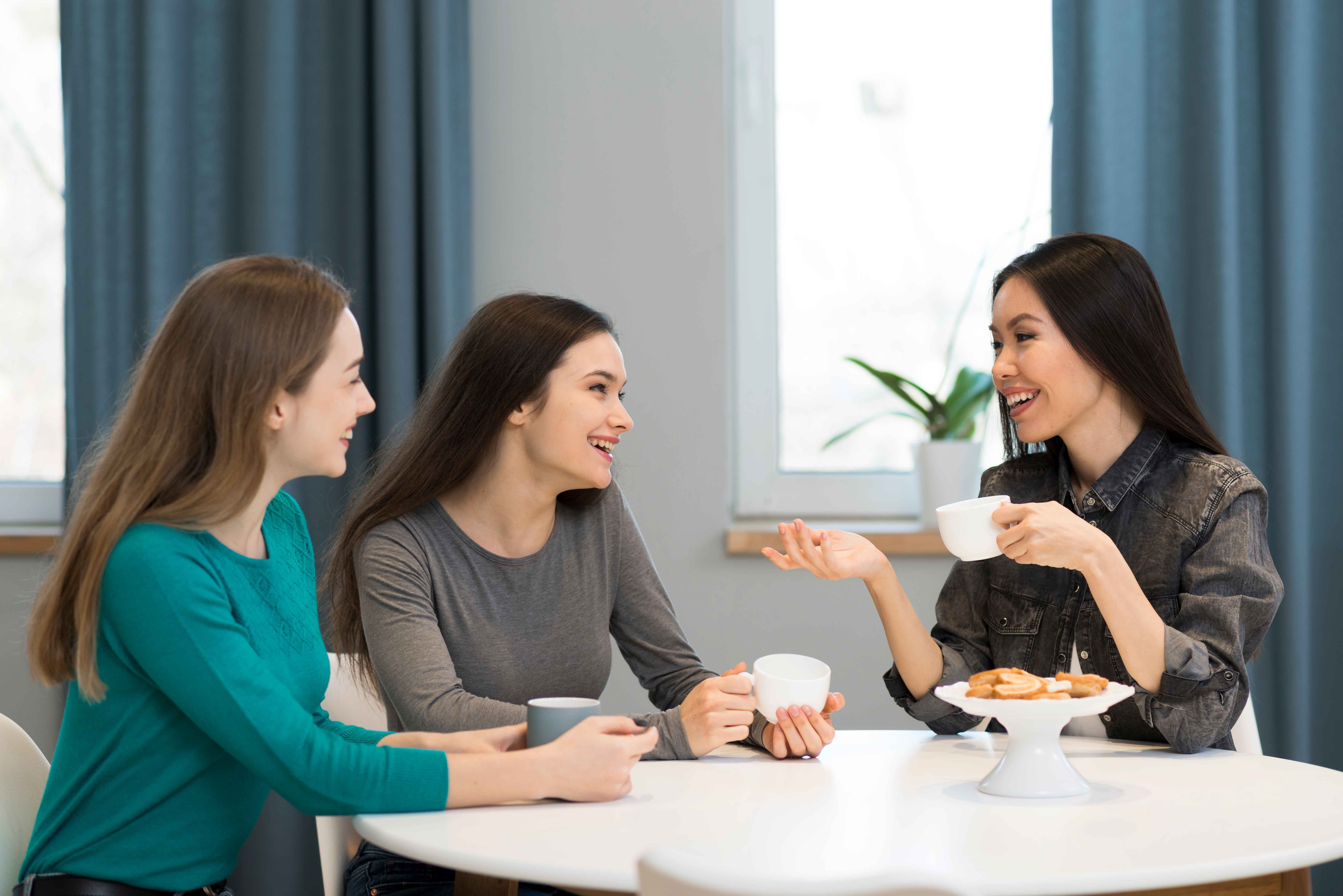Untuk dorong kepercayaan diri perempuan karier dalam menggapai mimpinya, penting untuk mendapatkan mentoring dan dukungan komunitas.
