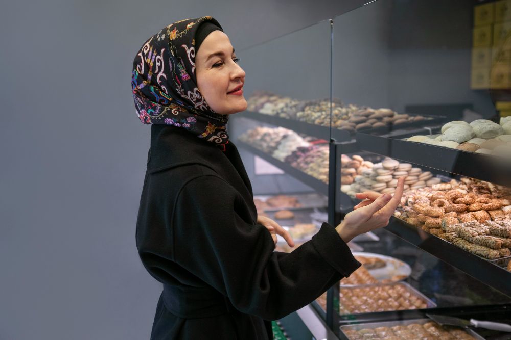 Agar keuangan Kawan Puan tetap aman, simak tips hemat membeli kue dan sajian Lebaran lainnya berikut ini!