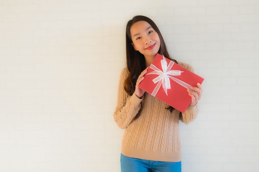 Lima pilihan hadiah terbaik untuk mendukung perempuan mencapai financial freedom, simak uraian lengkapnya.