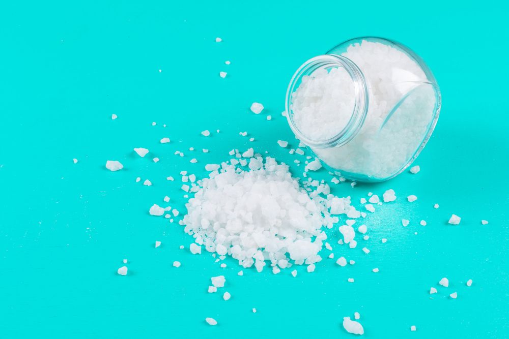 Mengenali manfaat garam untuk kecantikan dan tips penggunaannya secara tepat untuk kulit sehat dan bercahaya.