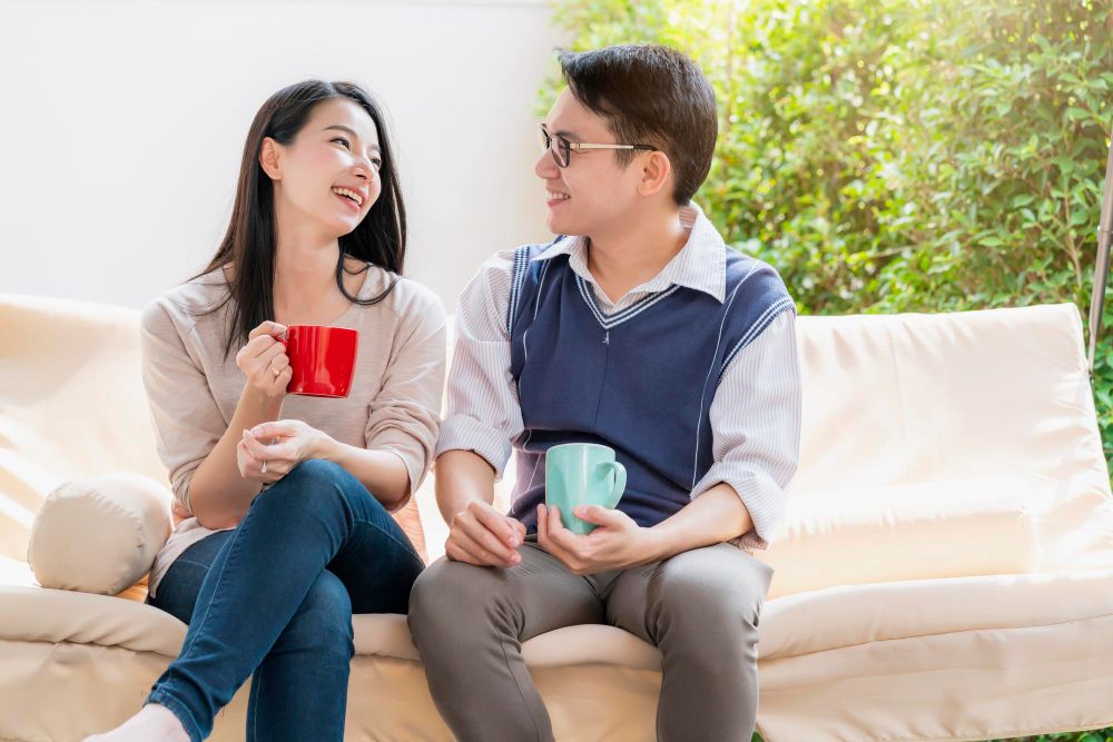 Perempuan perlu tahu, ada tiga waktu terbaik yang bisa kamu manfaatkan untuk melakukan deep talk dengan pasangan. Kapan saja?