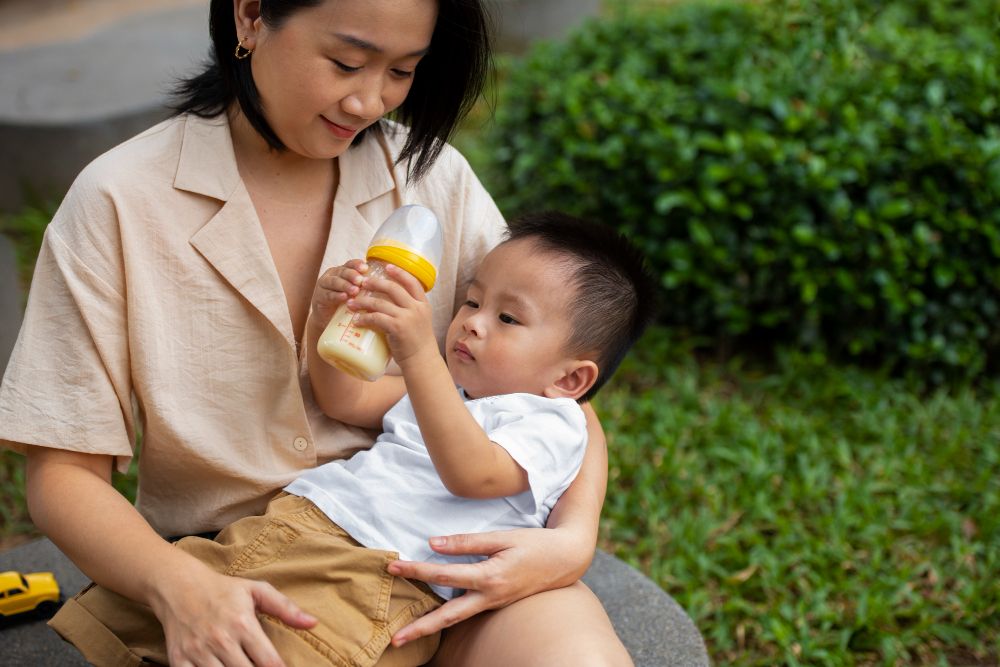 Kekhawatiran orang tua saat akan menyapih anak dari botol/dot susu dan faktanya menurut pakar parenting.