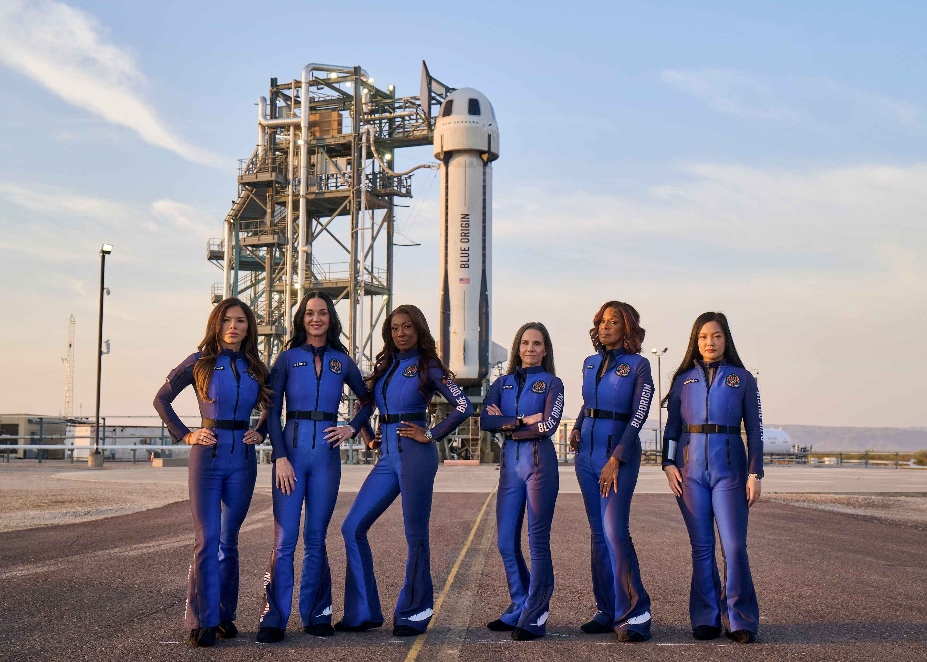Katy Perry terbang ke luar angkasa bersama kru perempuan Blue Origin dalam misi bersejarah yang rayakan peran perempuan di dunia sains dan teknologi.