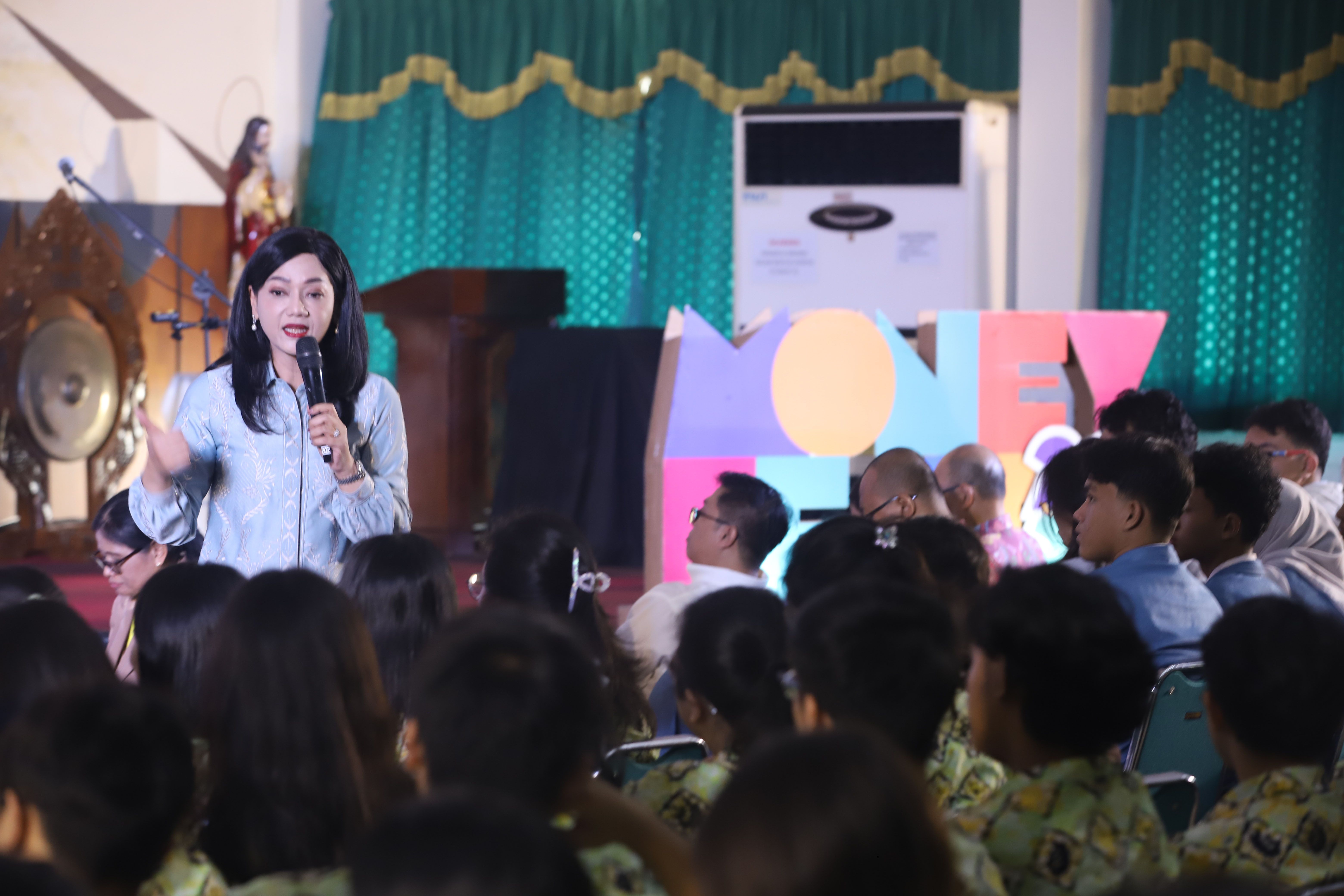 Acara yang menggaungkan pentingnya literasi keuangan di kalangan pelajar ini diselenggarakan dalam semangat Hari Pendidikan Nasional (Hardiknas).