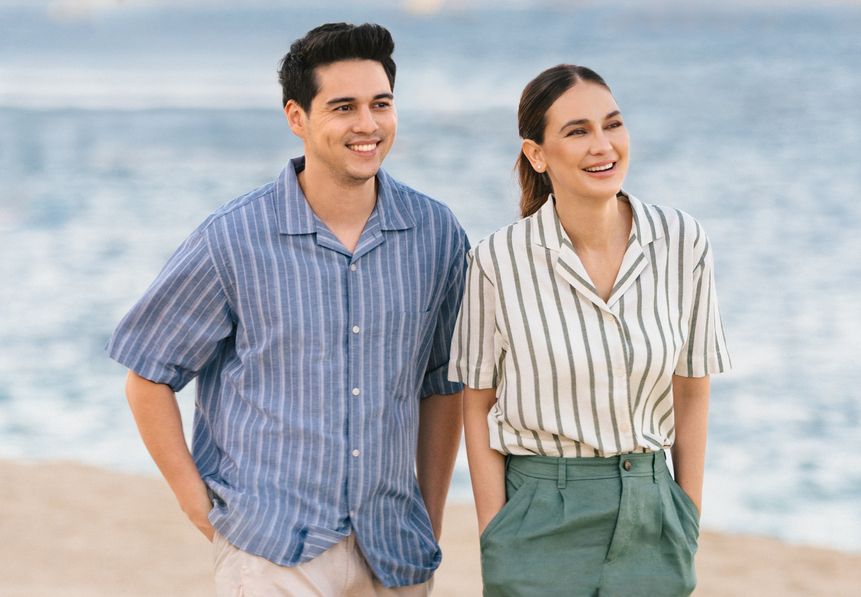 Foto pre-wedding tidak harus mewah dan serba bling-bling, kamu bisa coba inspirasi outfit kasual ala Luna Maya dan Maxime Bouttier ini.