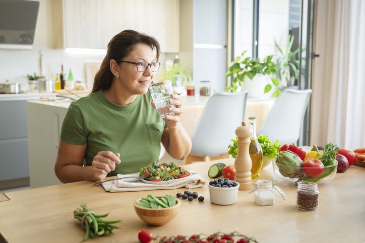 Ahli gizi menyarankan perempuan usia 50-an rajin mengonsumsi makanan-makanan berikut agar tetap sehat dan bugar. Apa saja?