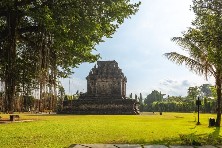 Liburan Waisak di Magelang, berikut rekomendasi wisata candi selain Borobudur. Simak penjelasan selengkapnya!