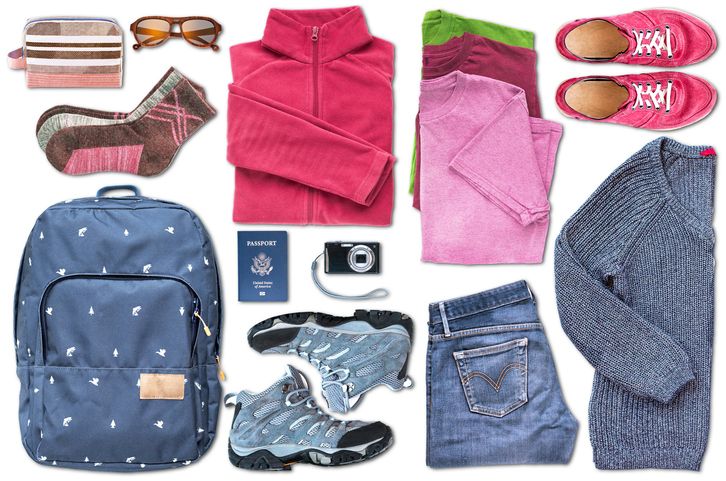 Manfaatkan long weekend dengan pergi liburan? Pastikan kamu membawa 8 outfit esensial ini agar tenang selama perjalanan.