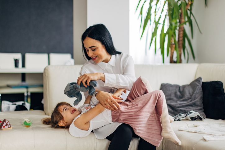 Mengenal lebih jauh tentang elephant parenting, pola asuh belajar dari induk gajah yang dianggap paling ideal.