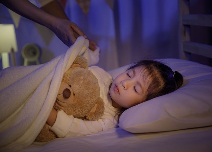 Tidur nyenyak bantu tumbuh kembang optimal anak. Ciptakan tidur bebas gangguan agar anak sehat, fokus, dan ceria.
