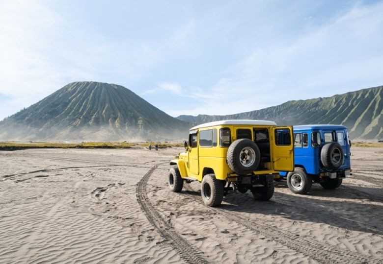 Gunung Bromo menjadi satu dari banyak destinasi wisata unggulan di Indonesia yang menawarkan pesona alam, udara sejuk, serta nuansa petualangan.