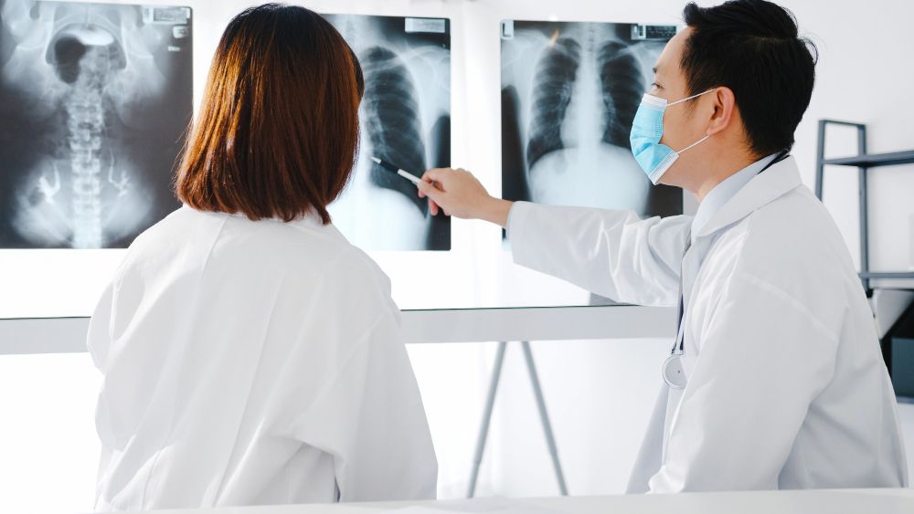 Perbedaan MRI, CT scan, dan Rontgen yang sama-sama memeriksa kondisi pasien dengan melakukan pemindaian.
