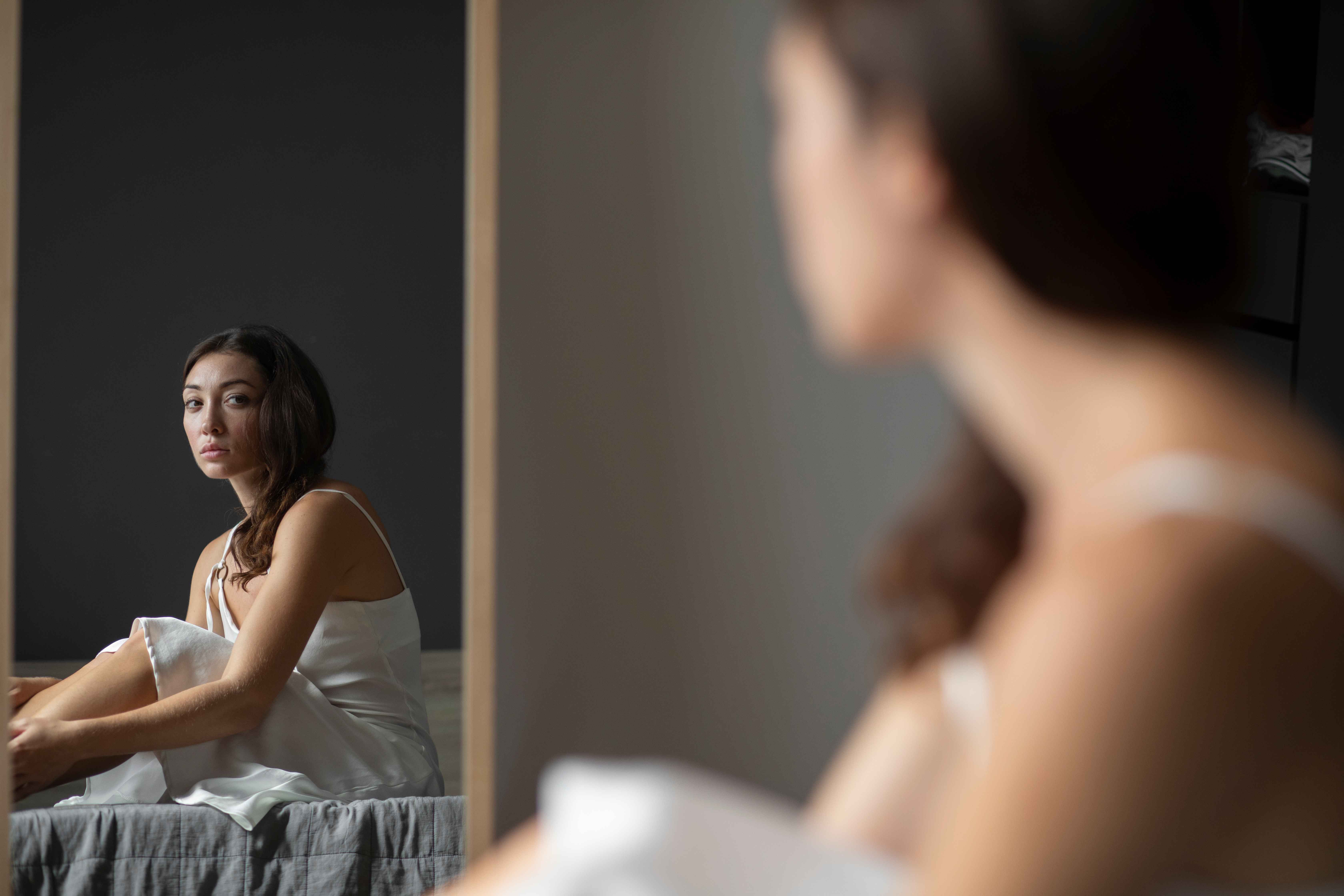 Kenali Body Dysmorphic Disorder (BDD), gangguan citra tubuh yang bisa memengaruhi kesehatan mental dan kepercayaan diri perempuan.
