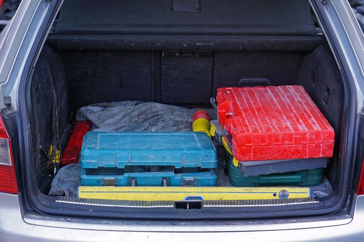 Berguna di berbagai situasi selama perjalanan, 10 barang ini wajib ada di dalam mobil saat bepergian.