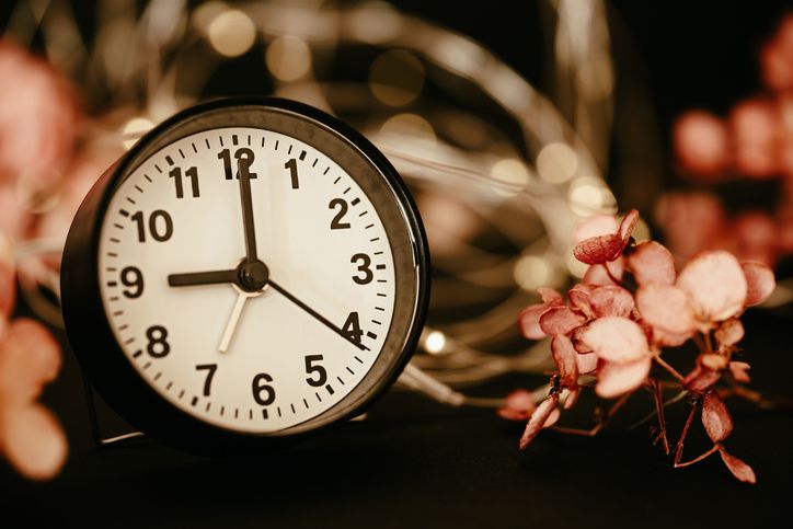 Ditetapkan oleh pemerintah Jawa Barat, ketahui plus minus adanya jam malam pelajar pada kehidupan remaja.