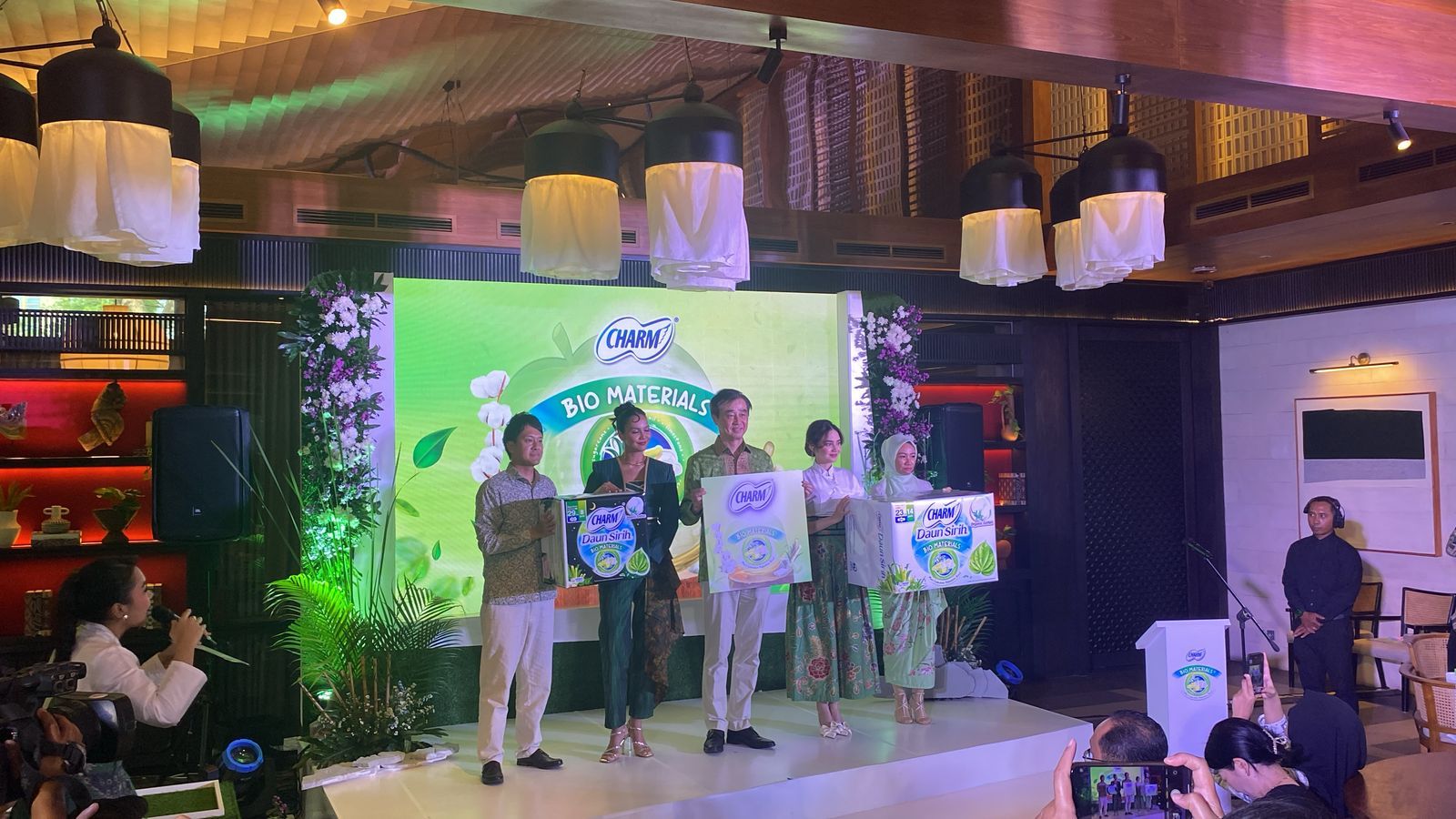 PT Uni-Charm Indonesia Tbk (Unicharm) merilis peluncuran terbatas produk pembalut CHARM Daun Sirih Bio Materials Organic, ini penjelasannya!