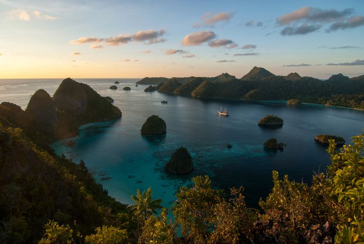 Menyoal tambang nikel di Raja Ampat, pahami pentingnya pelestarian alam dan apa yang bisa kamu lakukan sebagai pelancong.