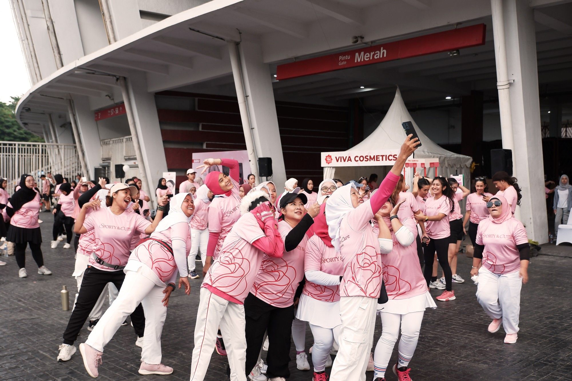 Brand kecantikan legendaris Viva Cosmetics ajak pengikutnya olahraga bersama untuk dorong gaya hidup sehat dan cantik.