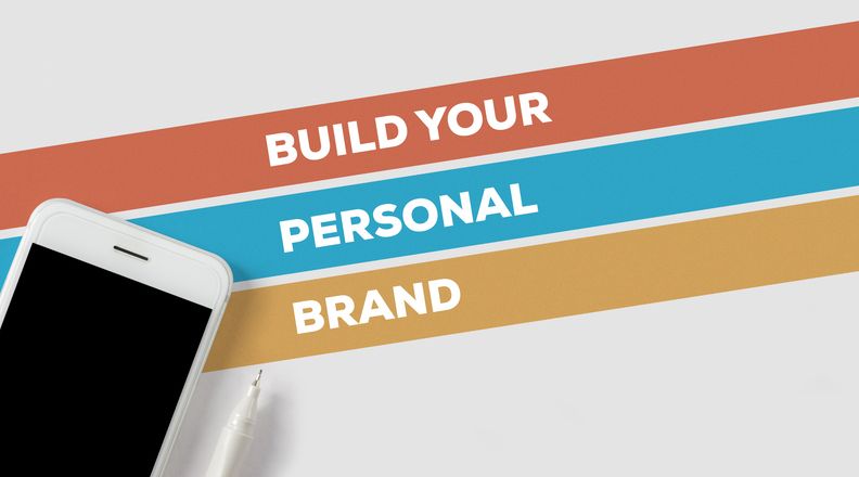 Bagaimana cara membangun personal brand image di media sosial untuk mengembangkan karier profesional? Simak jawabannya!