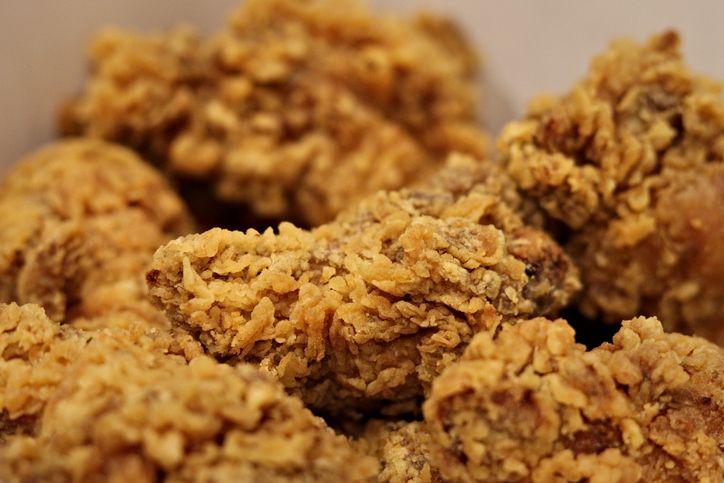 Tak hanya menawarkan sensasi pedas yang menggugah selera, Ayam Spicy ini juga dibuat dengan racikan bumbu asli Indonesia.