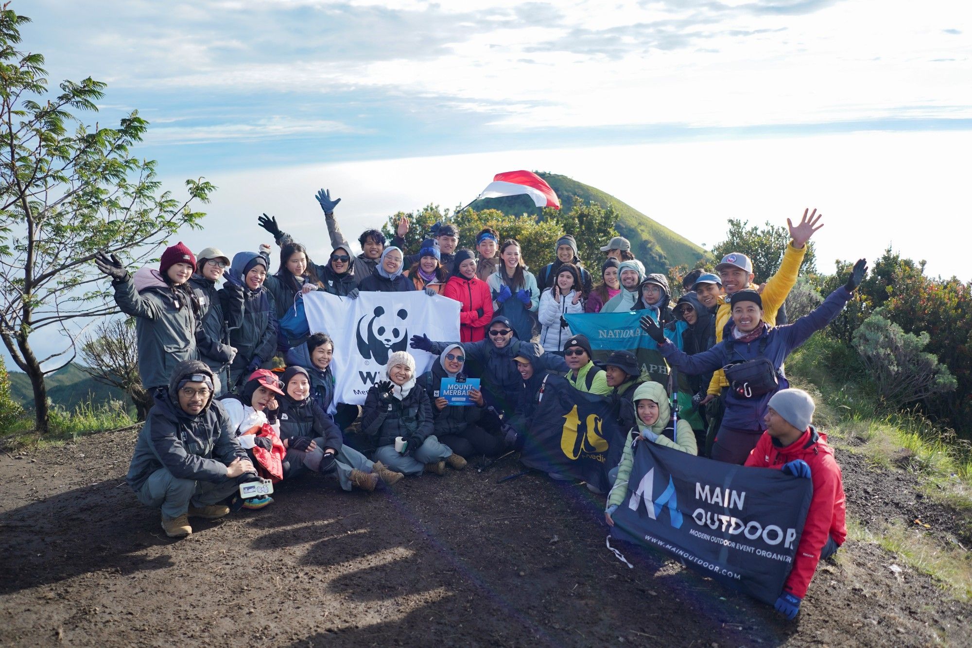 Bersama dengan WWF Indonesia dan National Geographic Indonesia, tim PARAPUAN belajar zero waste adventure melalui Mona Kelana.