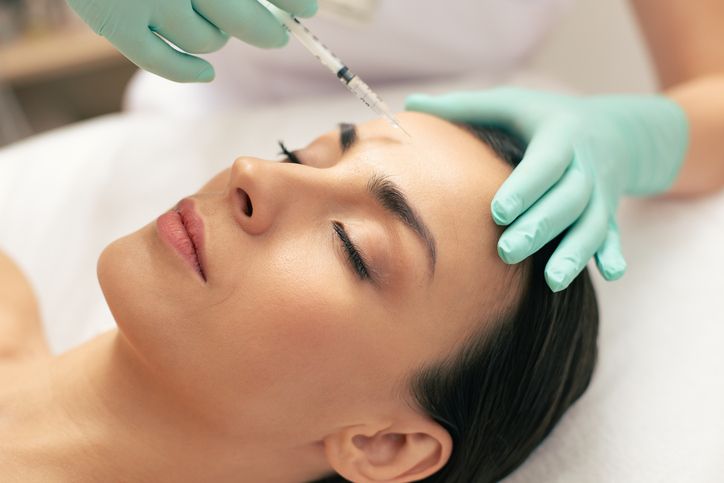 Tren perawatan kulit dengan hasil yang lebih alami makin disukai. Ini alasan perawatan kecantikan collagen stimulator berbahan PDO lebih disukai.