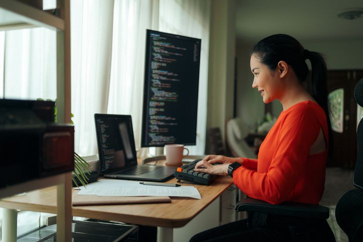 Cara belajar skill bergaji tinggi dengan bantuan AI. Simak daftar tools yang bisa kamu pakai dan tips memanfaatkannya!