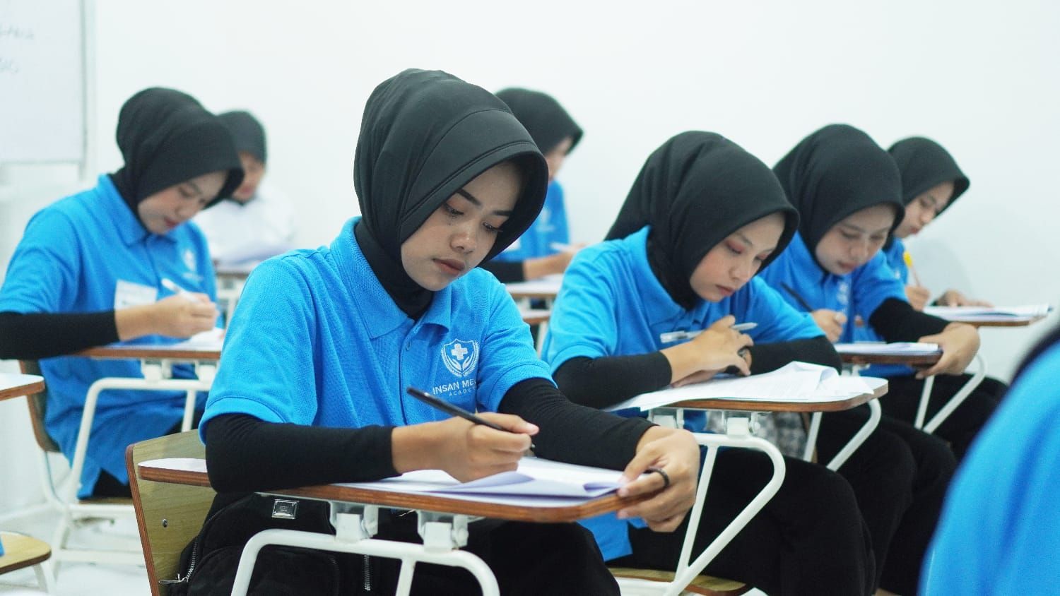 Uji kompetensi sertifikasi caregiver.