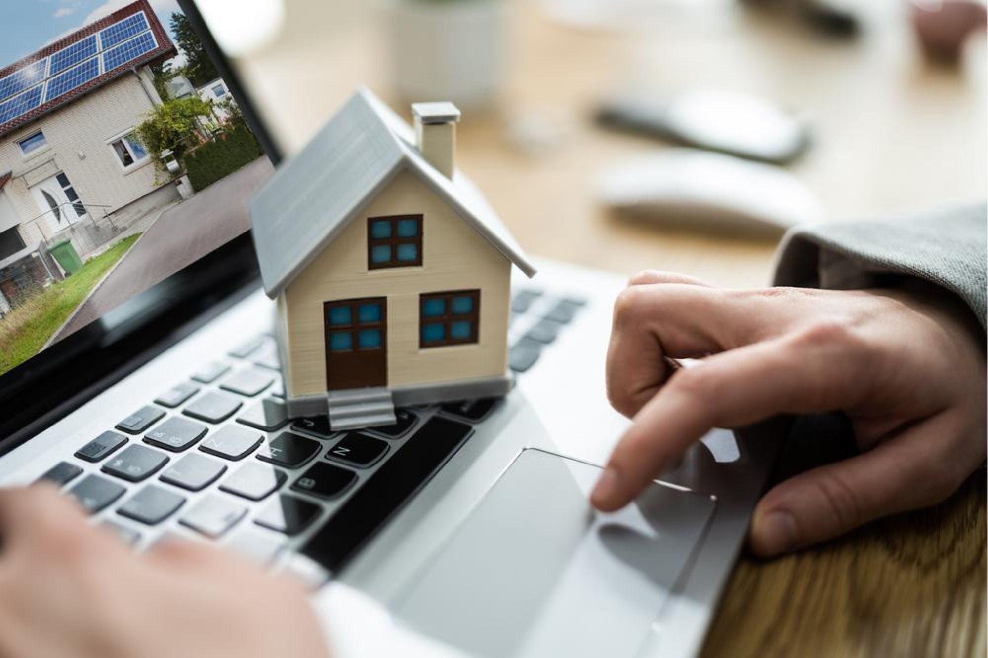 Di Pinhome, Anda bisa melakukan pencarian properti, pengecekan harga pasar, hingga pengajuan Kredit Pemilikan Rumah (KPR).