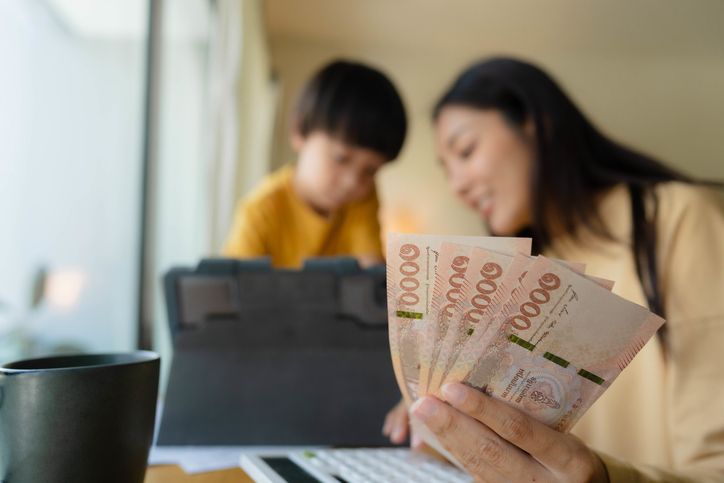 Meski sambil mengasuh anak di rumah, perempuan bisa mendapatkan passive income melalui beberapa pilihan berikut!