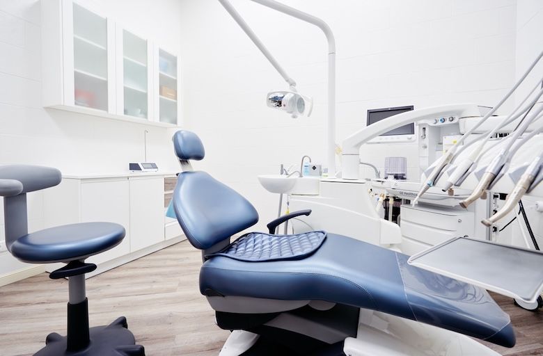 Bagi Kawan Puan yang berencana melakukan perawatan gigi dalam waktu dekat, memilih dental clinic tidak boleh asal.