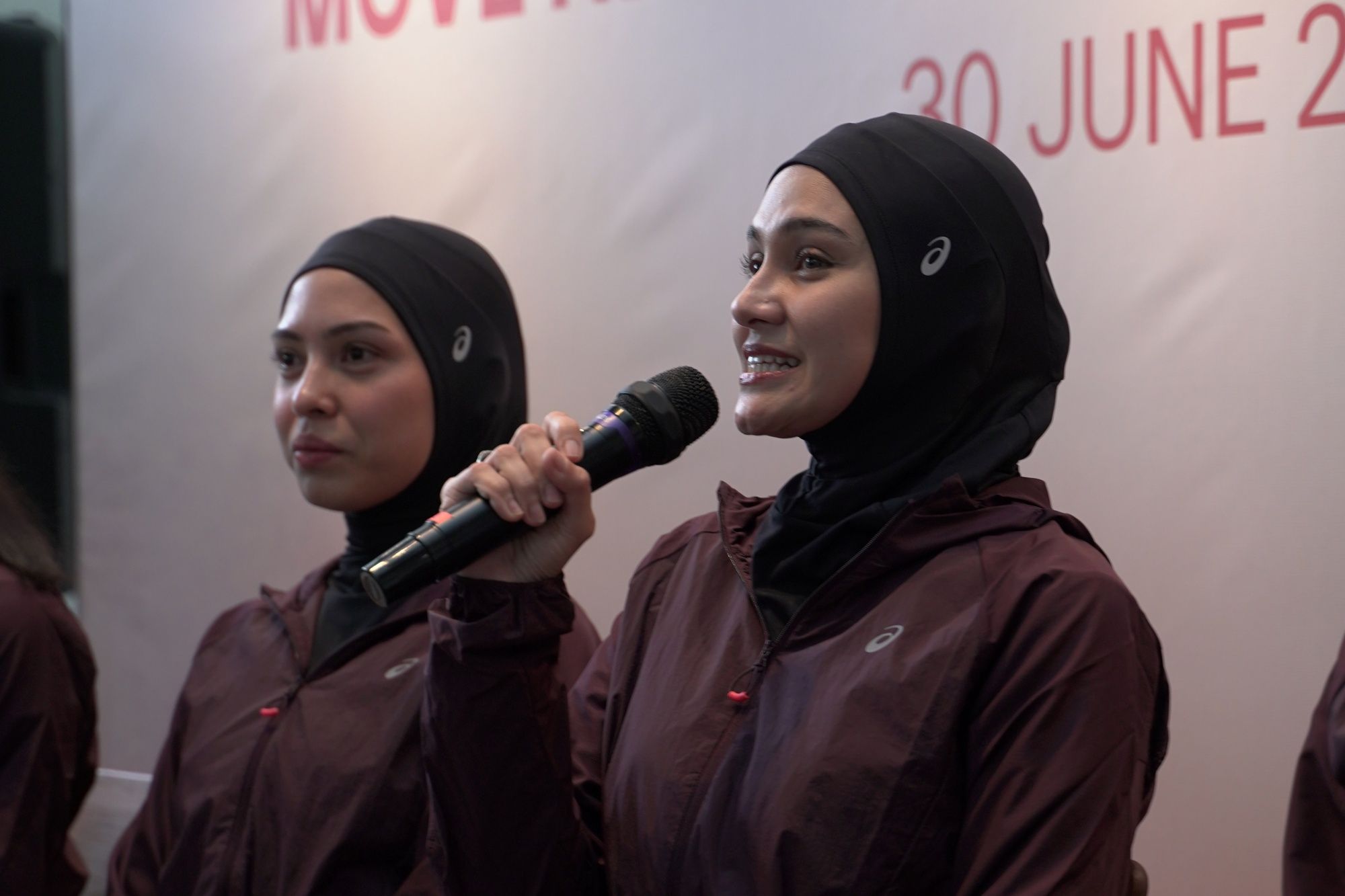Ini rekomendasi hijab khusus olahraga yang lebih breathable dan nyaman, yang juga dipakai oleh Zee Zee Shahab.
